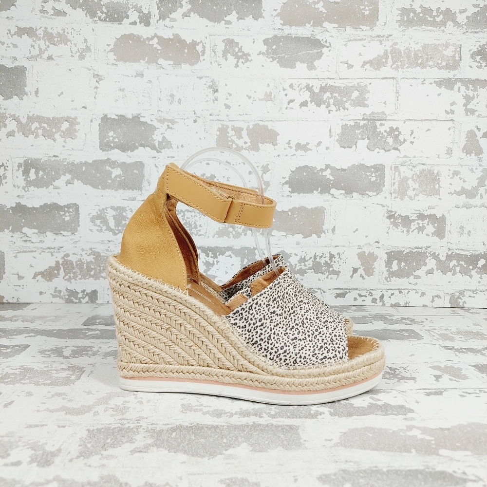 Toms Tan and Black Wedge Sandals - Picture 6 of 12